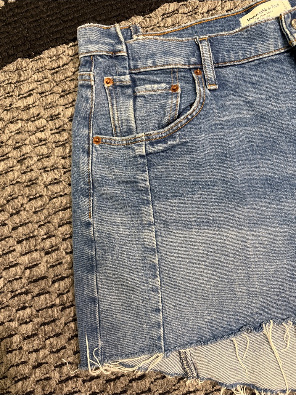 Abercrombie & Fitch Mom Shorts Curve Love 33 High Rise Raw Hem Casual Denim - Picture 4 of 5
